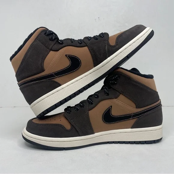 Nike Air Jordan 1 Retro Mid SE “Dark Chocolate” 2022 - Picture 3 of 4